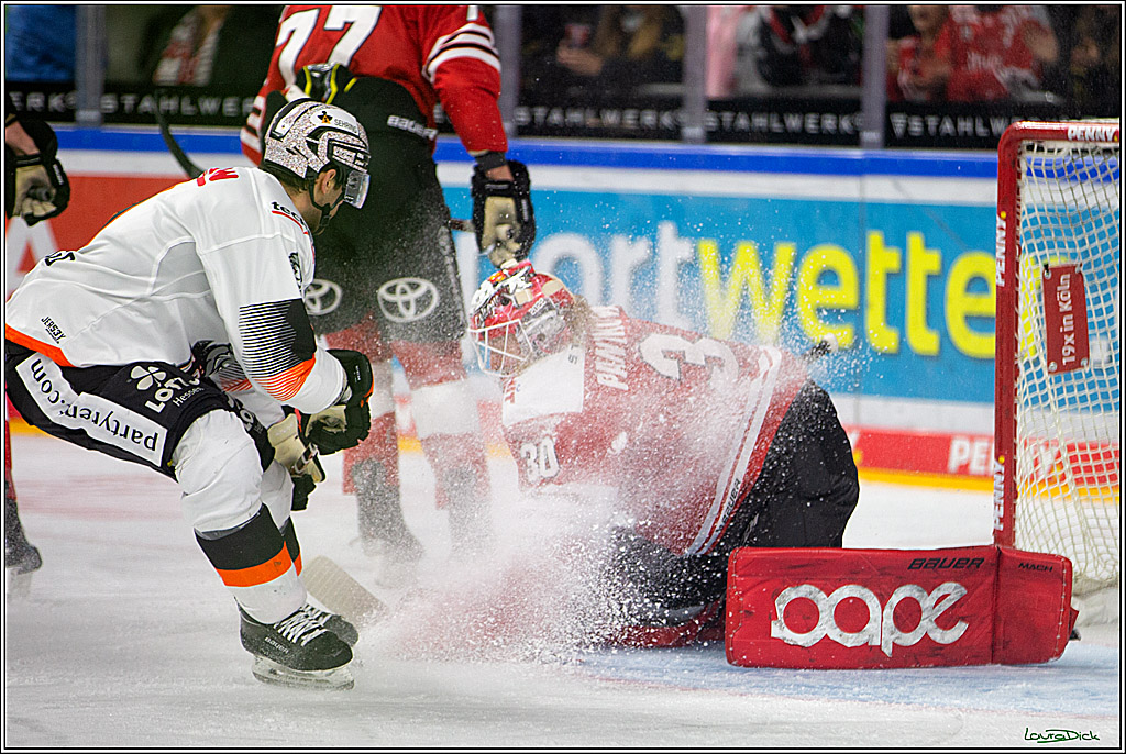 PENNY DEL; Koelner Haie- Loewen Frankfurt; Koeln, 01.12.2022